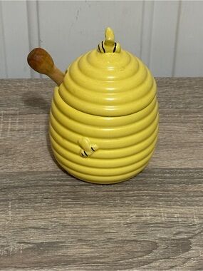 Harry & David Honey Pot Jar Bumble Bees Hive Ceramic w/ Wood Honey Dipper Yellow
